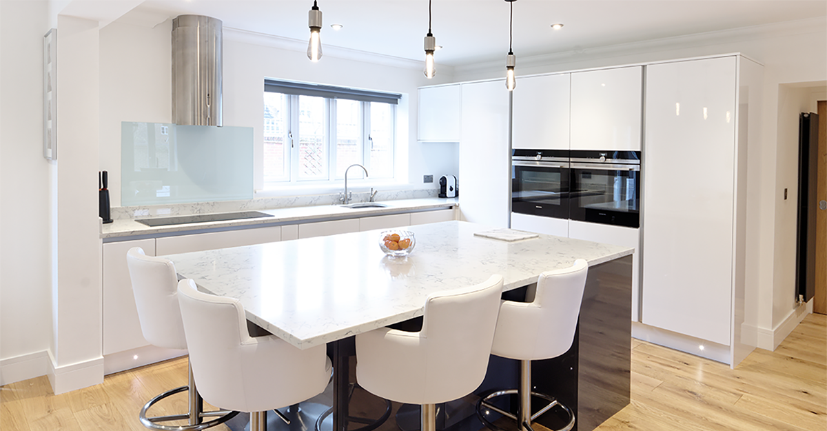 white high gloss kitchen